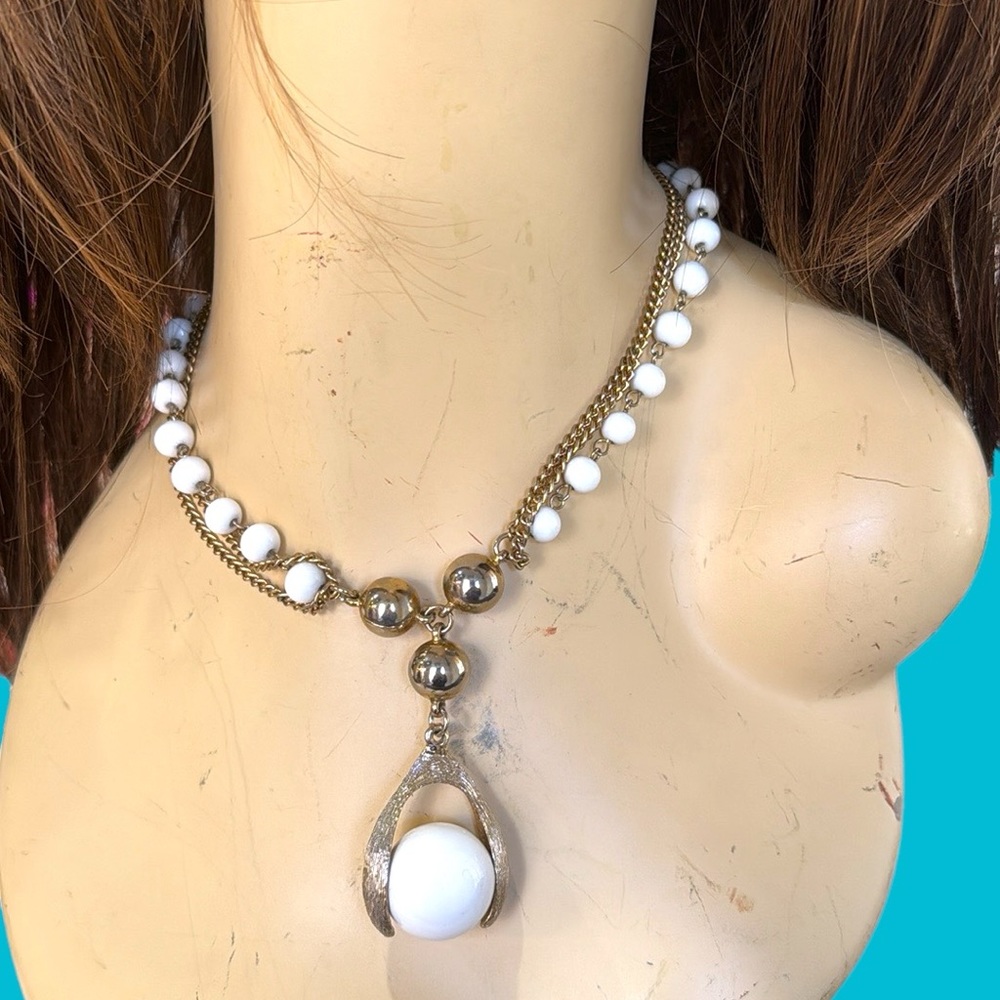 VTG WHITE WISHBONE WHITE Beautiful Layered Necklace With White Beads 2 Strand